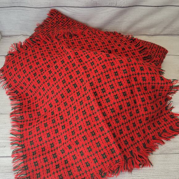 Vintage Holiday Red Green 60x80" Tablecloth w/ Fringe and 5 Matching Napkins - Picture 4 of 5